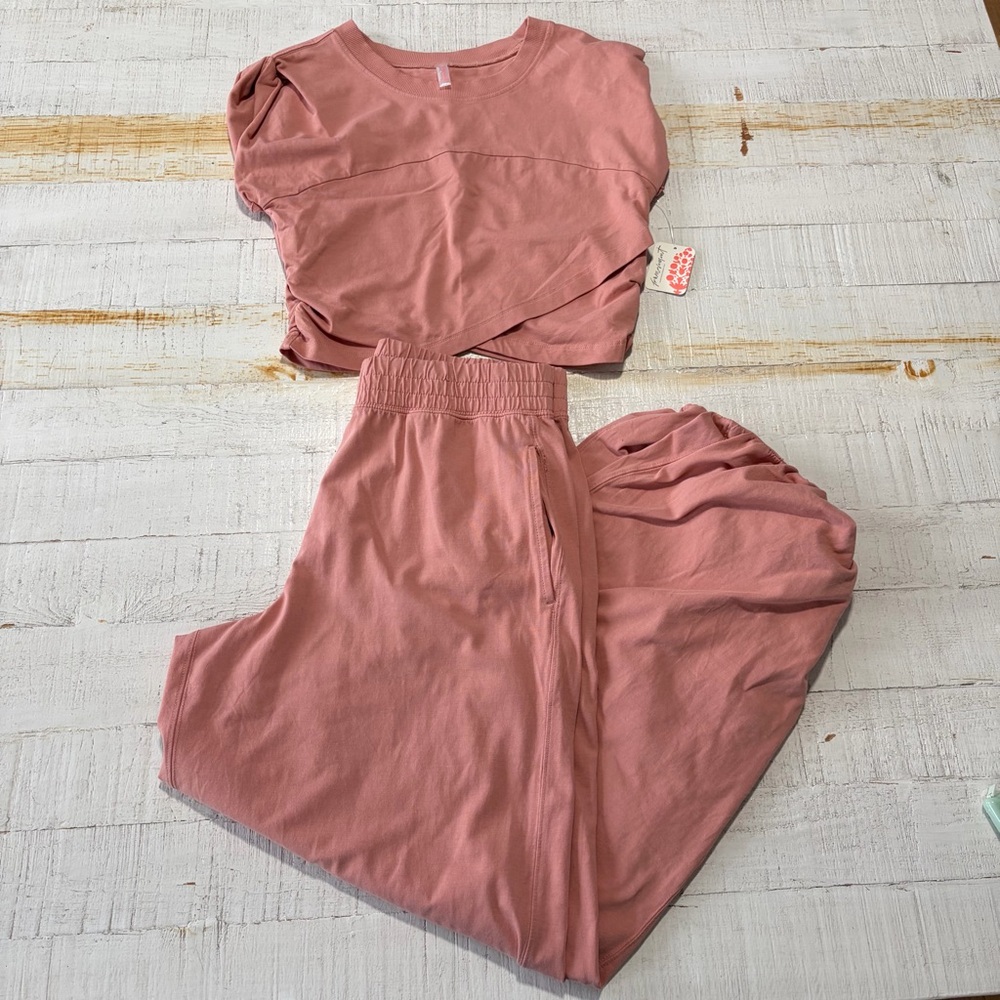 FP Movement Hot Shot Crossover Set NWT size XL in Petal 2 Piece Set Baggy - Picture 3 of 11